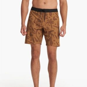 NWOT Vuori Infinity Board Shorts in Autumn Contigo Size 34